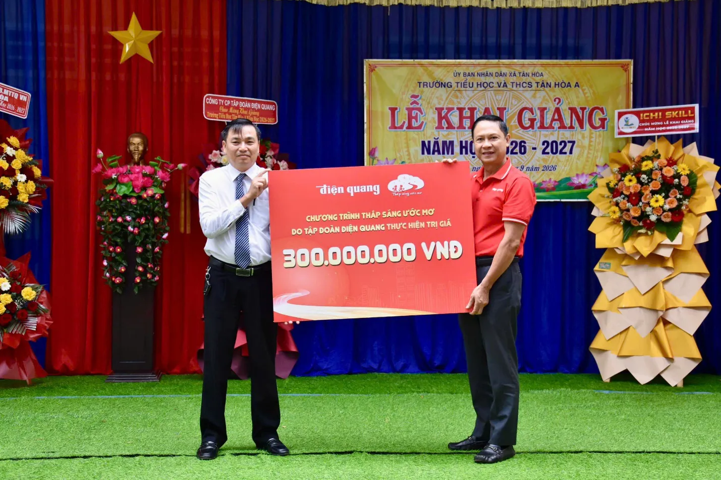 Tập đoàn Điện Quang: Chương trình “Thắp Sáng Ước Mơ” cho học sinh vùng biên giới