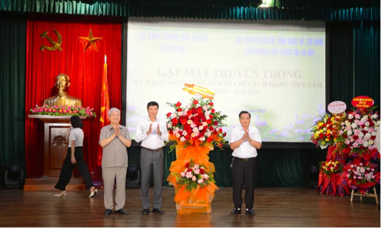 Giới báo chí, văn nghệ sỹ, trí thức đồng hương Hải Phòng tại Hà Nội kỷ niệm 101 năm ngày Báo chí Cách mạng Việt Nam