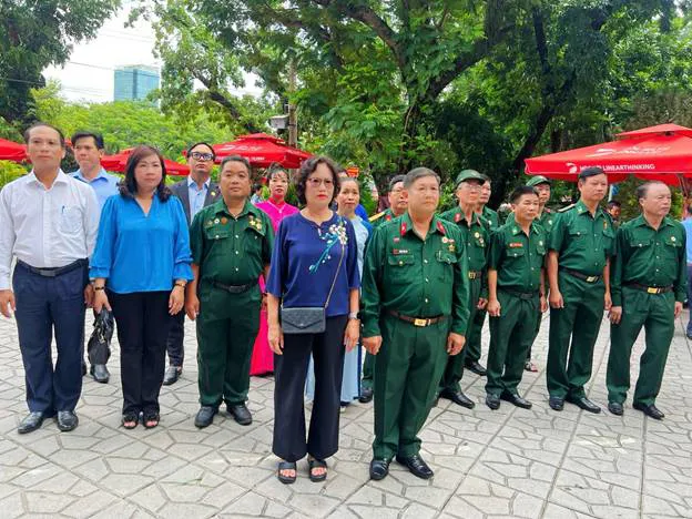 Trung tâm TGPLNN TP.Hồ Chí Minh: Thăm và tặng quà lực lượng làm nhiệm vụ tìm kiếm, quy tập hài cốt Liệt sĩ
