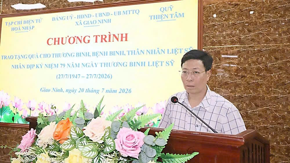 Trao quà tri ân người có công với cách mạng tại xã Giao Ninh