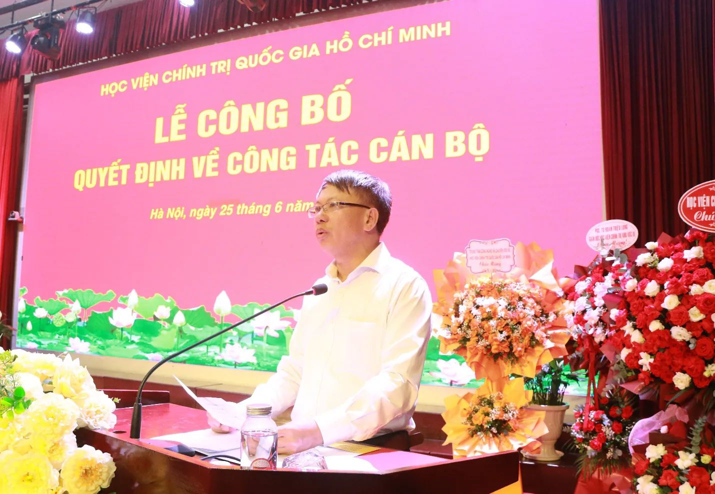 Lễ công bố quyết định bổ nhiệm lại Giám đốc và bổ nhiệm Phó Giám đốc thường trực Học viện Báo chí và Tuyên truyền