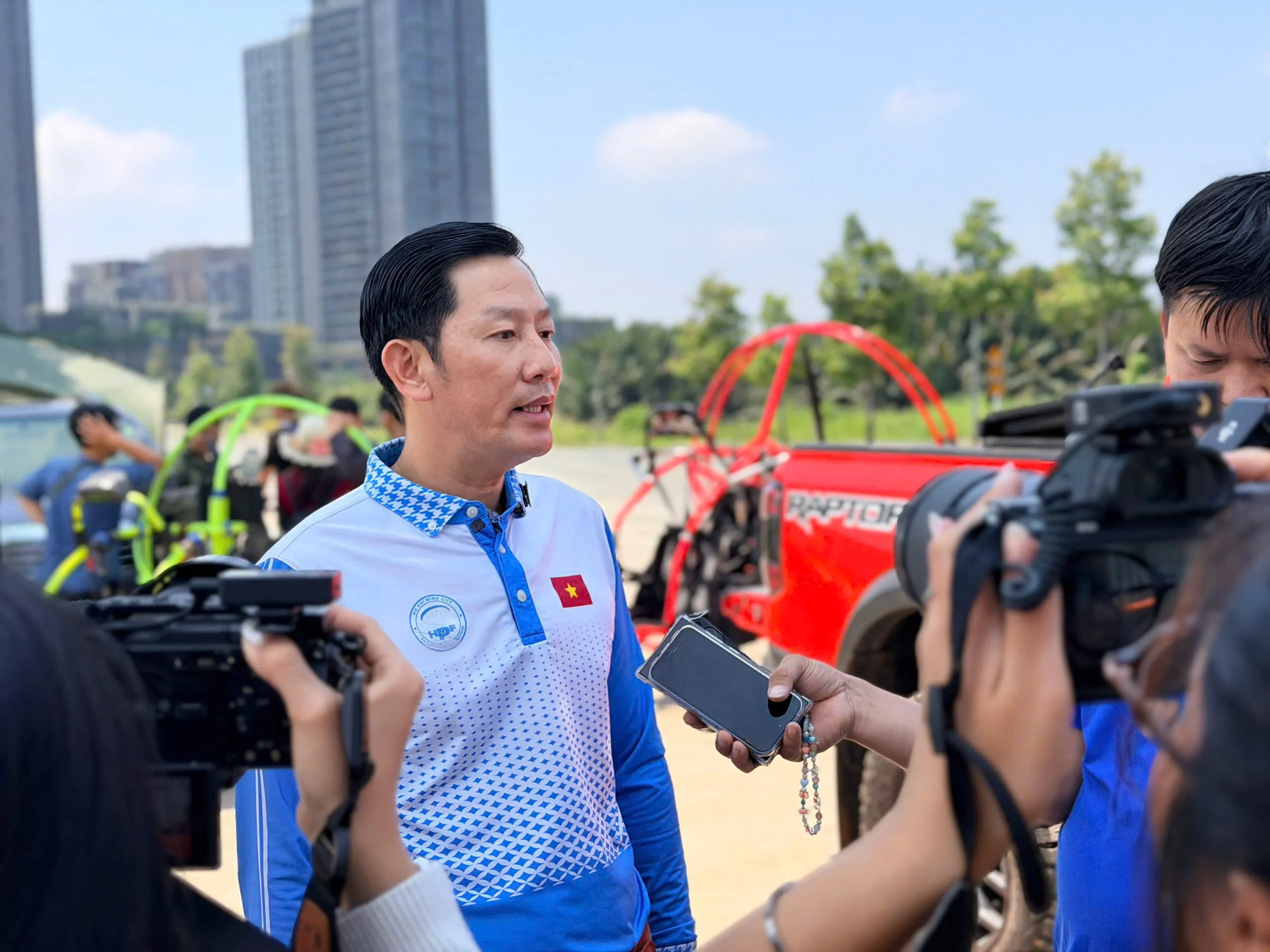 Paramotor: Có một Sài Gòn rất khác dưới cánh dù