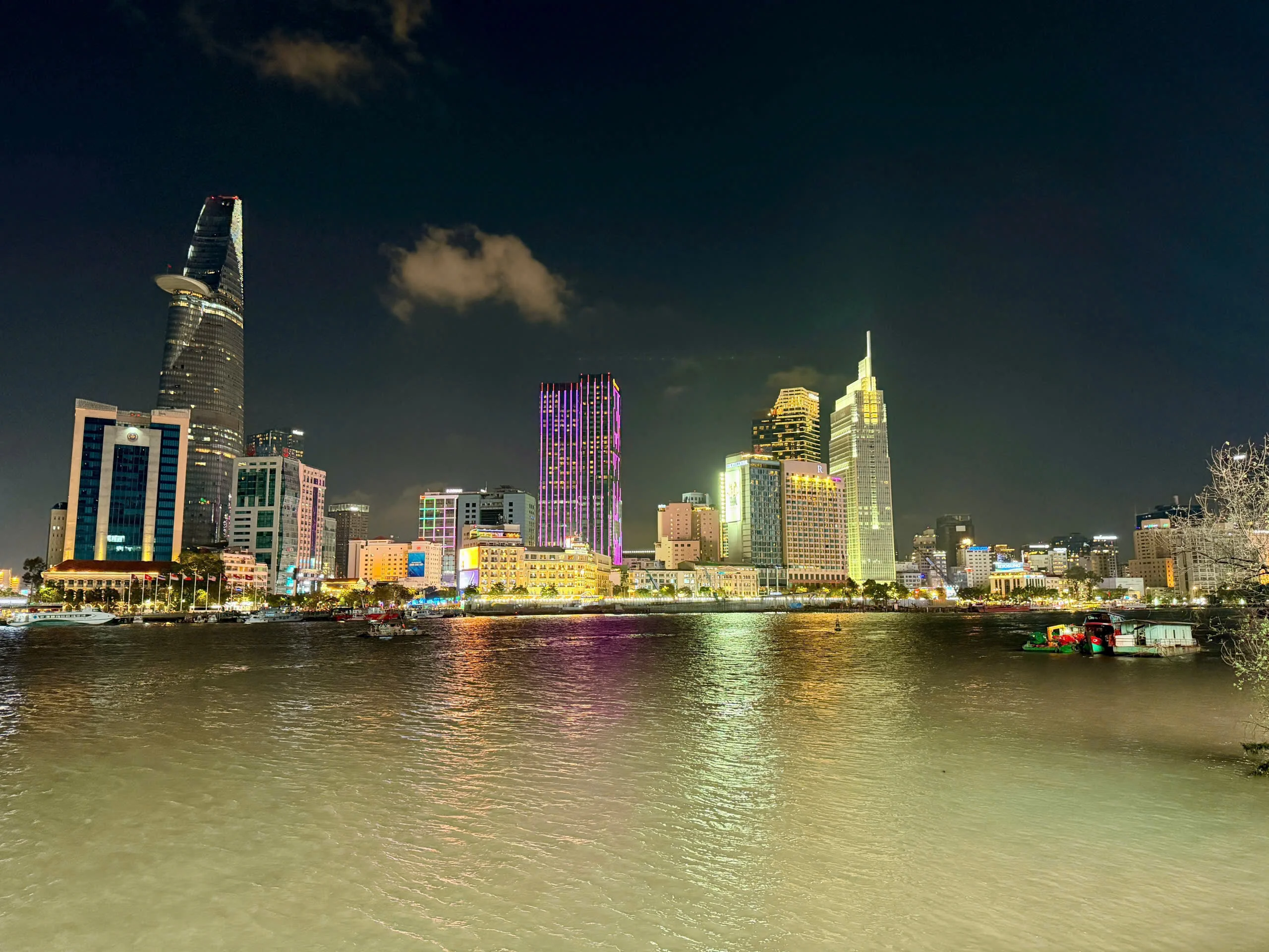 Paramotor: Có một Sài Gòn rất khác dưới cánh dù