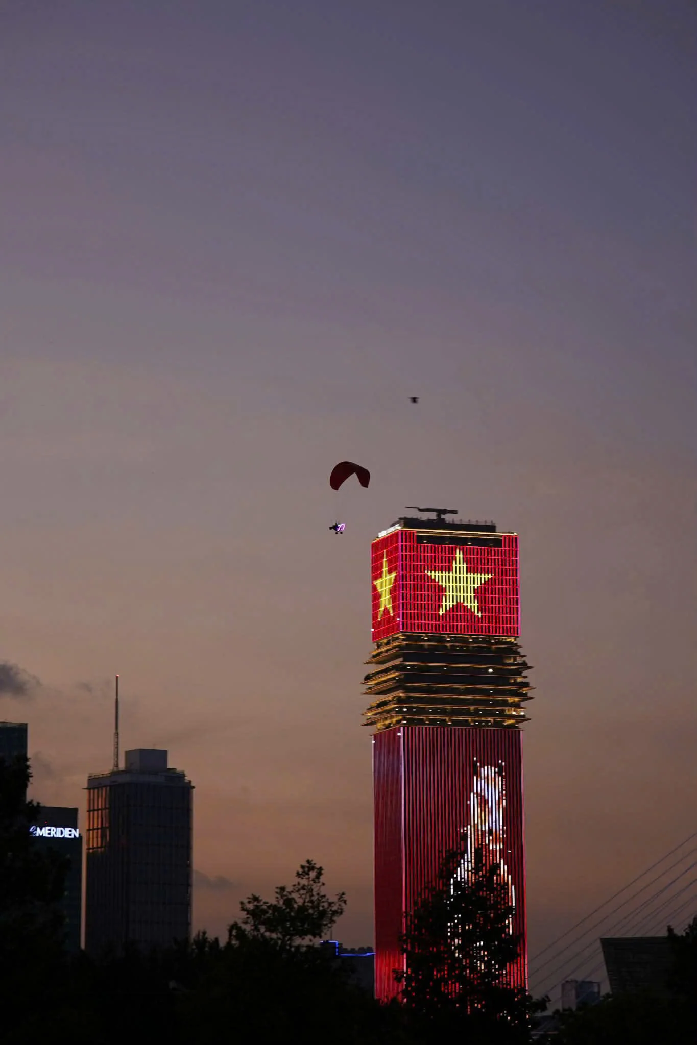 Paramotor: Có một Sài Gòn rất khác dưới cánh dù