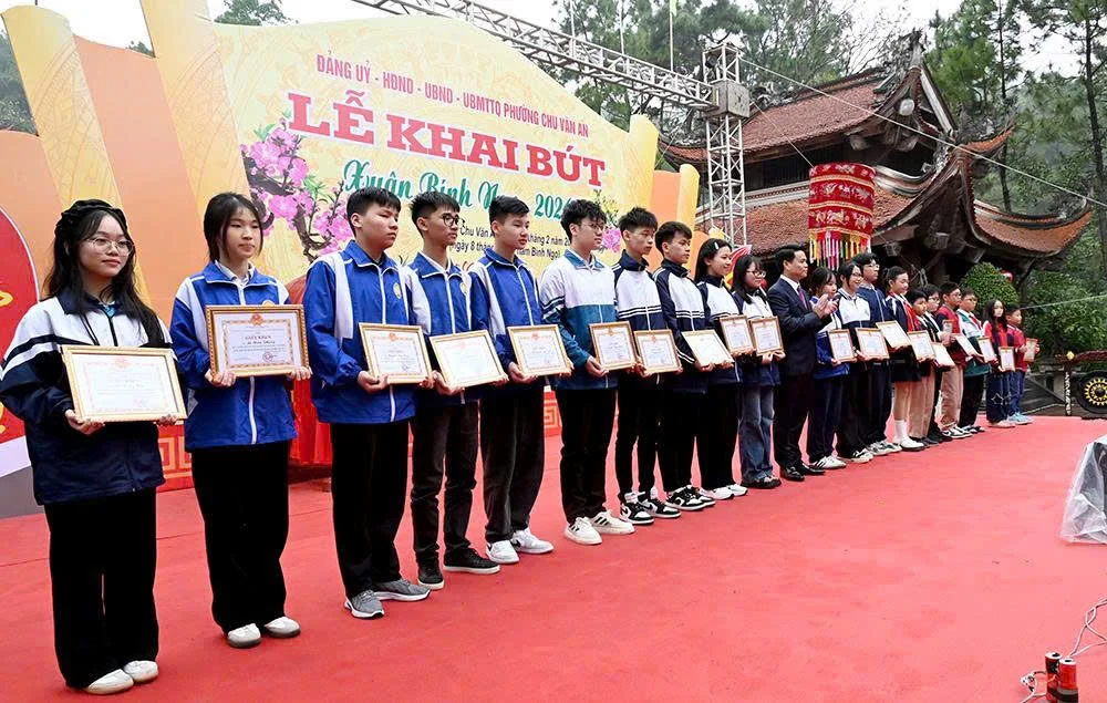 Rộn ràng khai bút đầu xuân