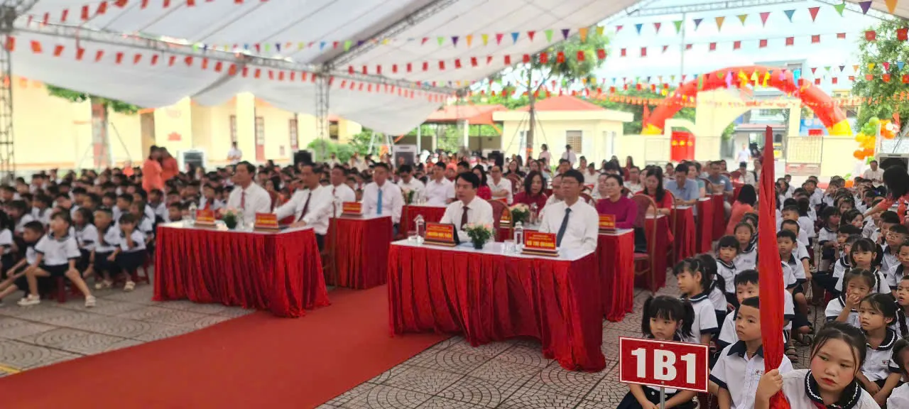 Hơn 1,1 triệu học sinh TP.Hải Phòng rộn ràng trong ngày khai trường