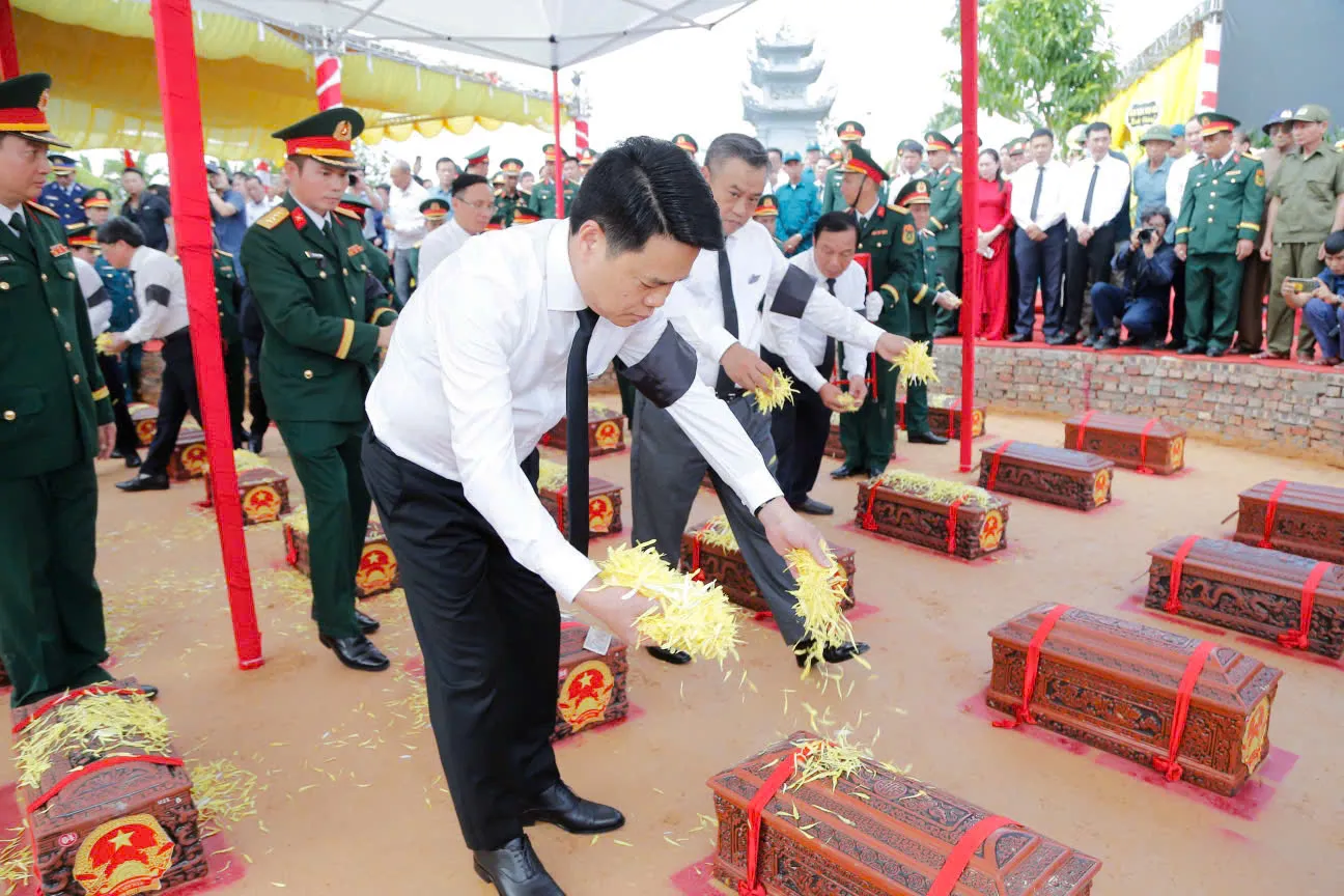 TP.Hải Phòng thành kính lễ viếng, truy điệu, an táng hài cốt liệt sĩ và đồng bào tử nạn