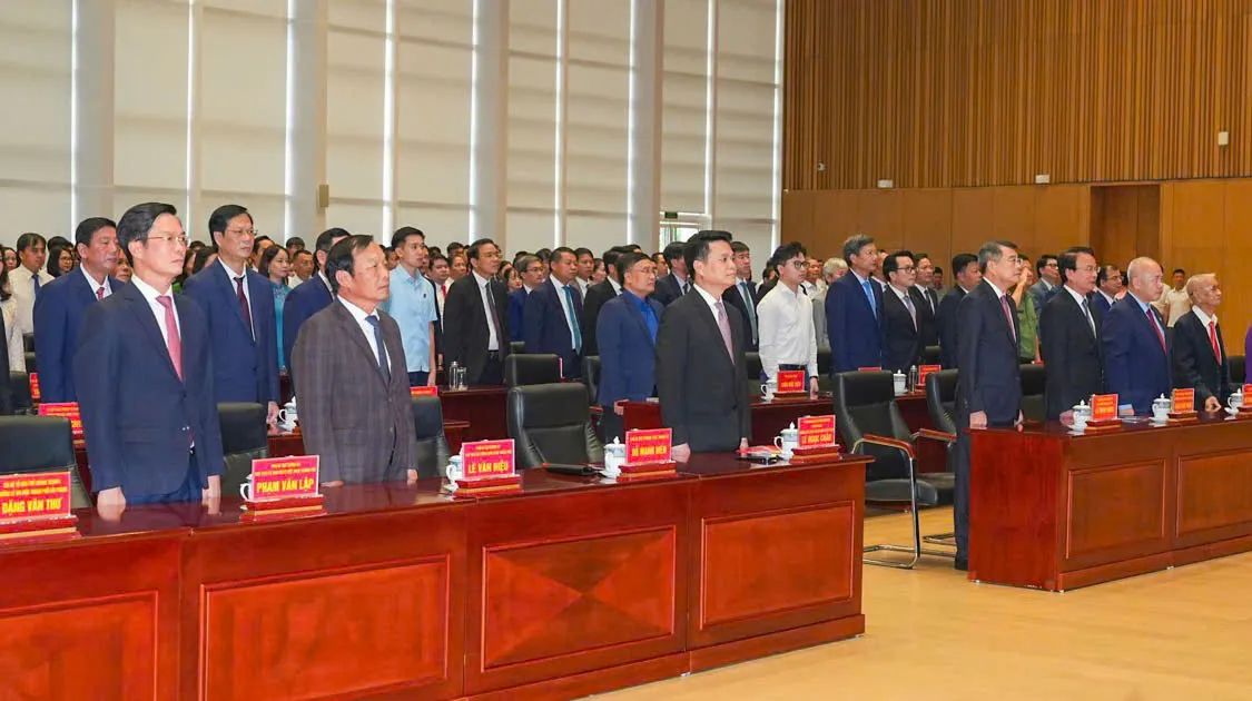Thủ tướng Chính phủ trao Huy hiệu Đảng cho đảng viên Đảng bộ TP.Hải Phòng