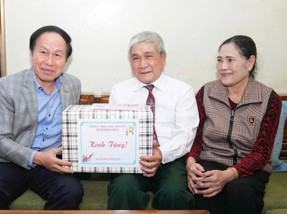 Bí thư Thành ủy Hải Phòng thăm, tặng quà các gia đình chính sách dịp Tết nguyên đán