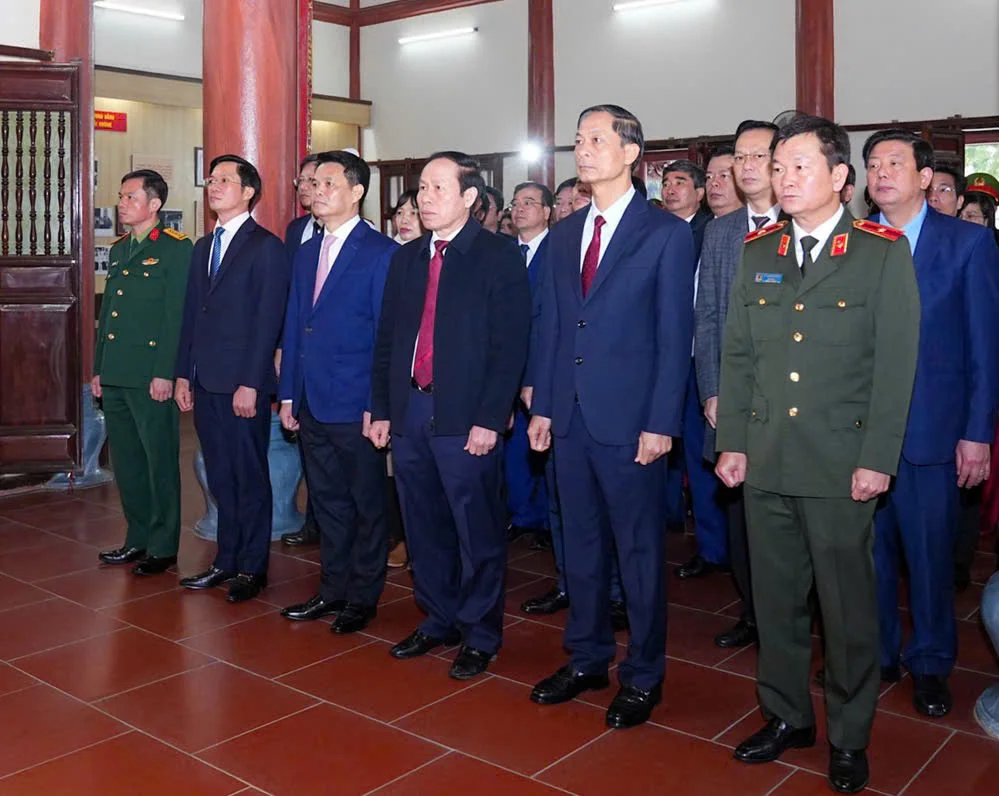 Lãnh đạo TP.Hải Phòng dâng hương tưởng niệm lãnh tụ Đảng, Nhà nước và các Di tích lịch sử trên địa bàn thành phố