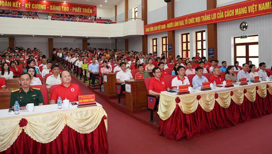 Tôn vinh, tri ân gia đình, cá nhân tiêu biểu phong trào ‘giọt hồng đất Cảng’