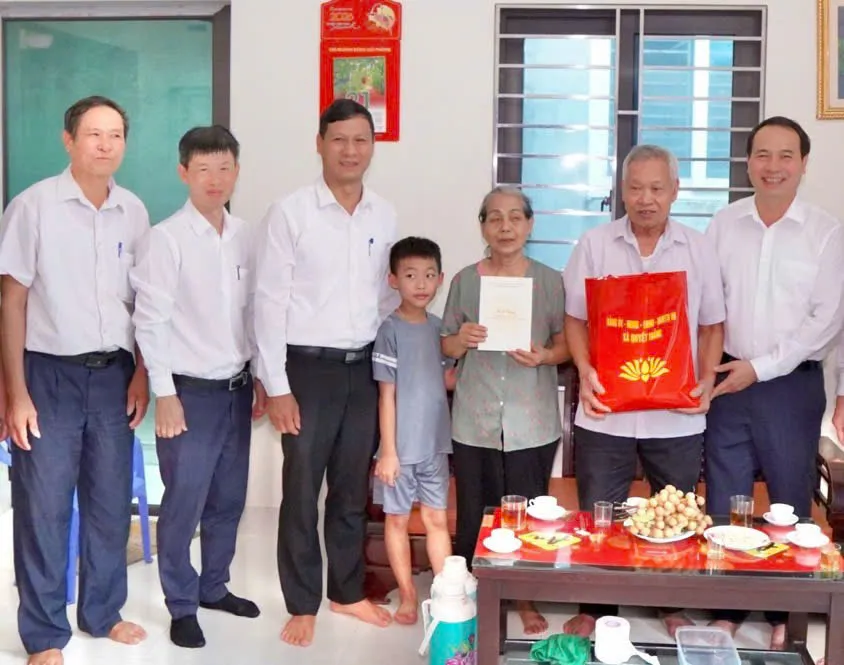 Lãnh đạo TP.Hải Phòng thăm, tặng quà gia đình chính sách, người có công dịp 27/7
