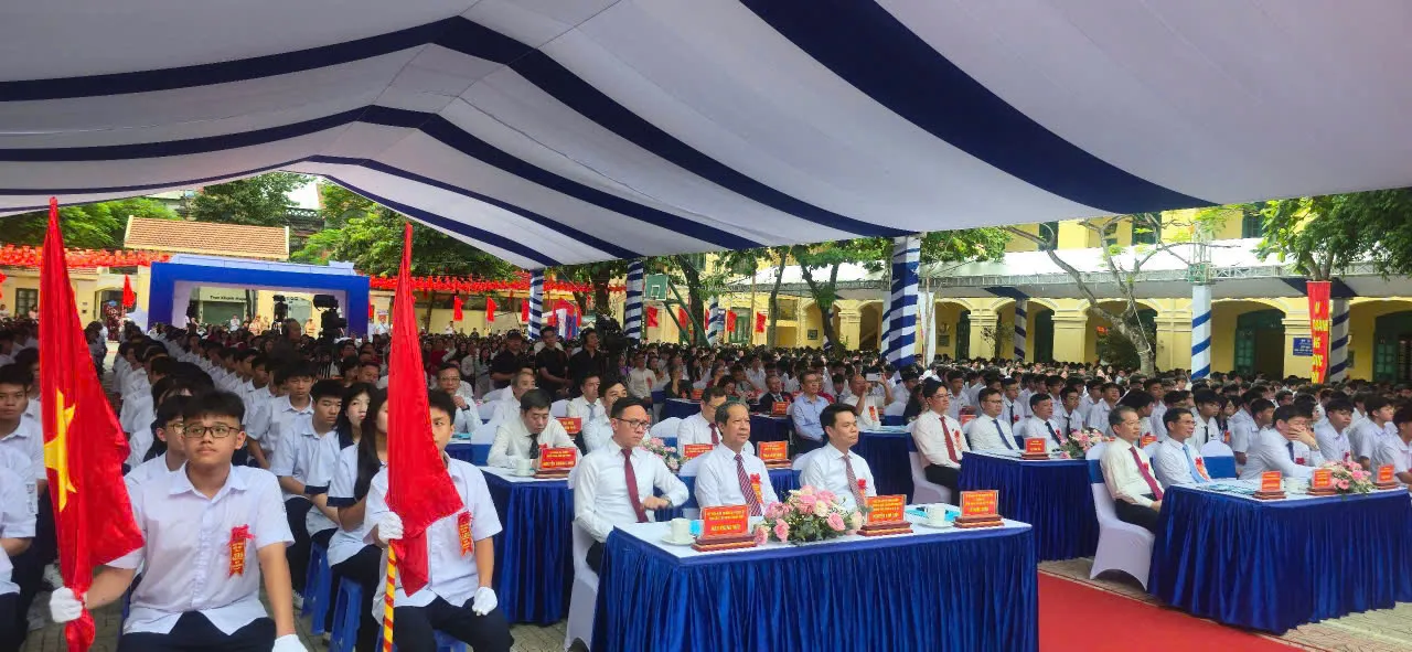 Hơn 1,1 triệu học sinh TP.Hải Phòng rộn ràng trong ngày khai trường