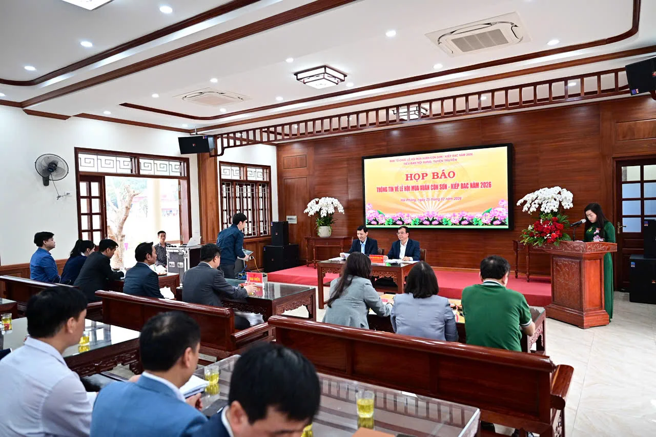 Đặc sắc lễ hội mùa Xuân Côn Sơn - Kiếp Bạc 