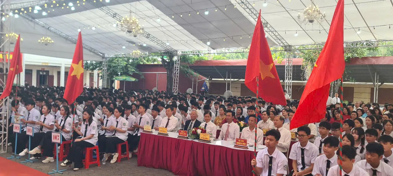 Hơn 1,1 triệu học sinh TP.Hải Phòng rộn ràng trong ngày khai trường