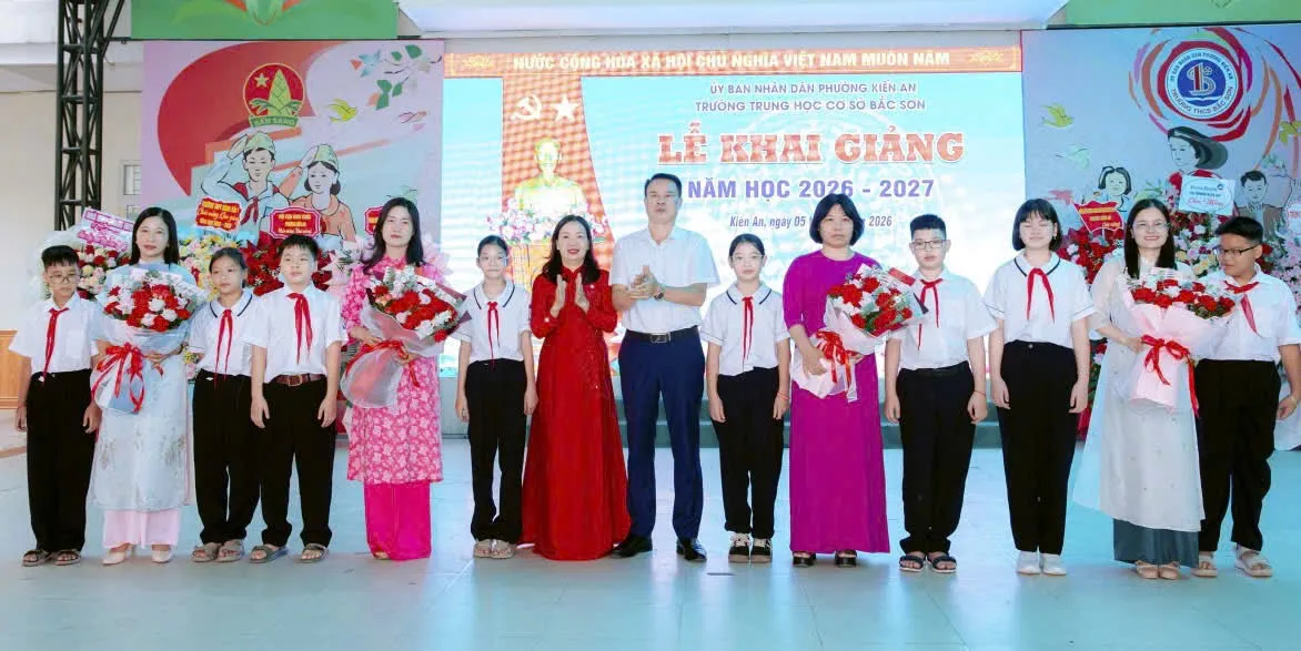 Hơn 1,1 triệu học sinh TP.Hải Phòng rộn ràng trong ngày khai trường