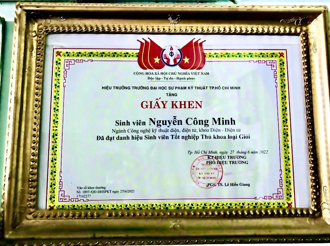 Cảm phục người cha liệt 2 chân nuôi dưỡng 5 người con hiếu học