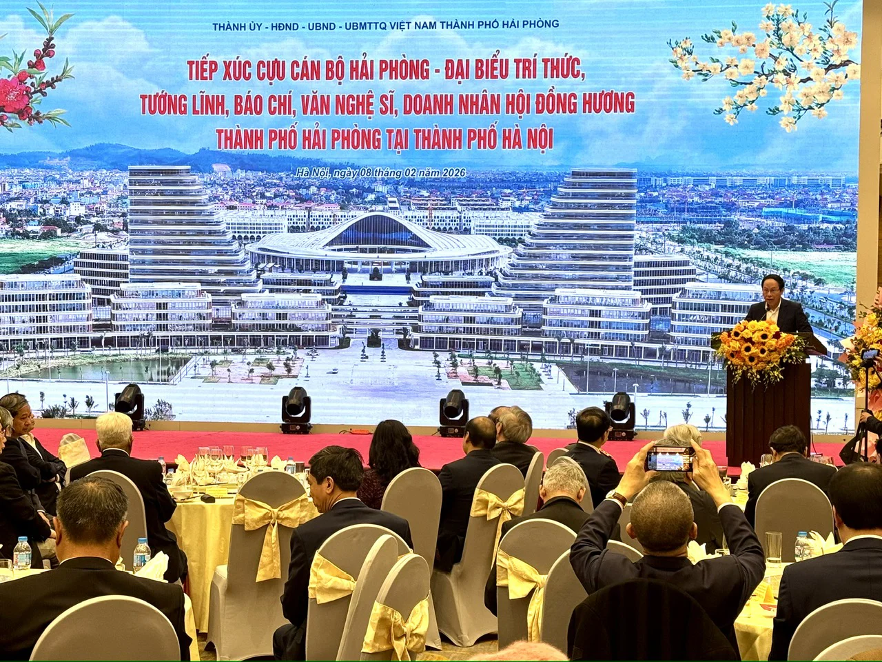 TP. Hải Phòng tiếp xúc cựu cán bộ, tướng lĩnh, báo chí, doanh nhân tại Hà Nội