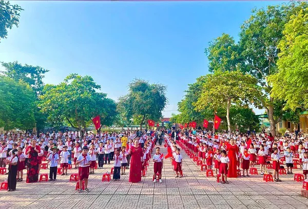 Hơn 963.000 học sinh Nghệ An rộn ràng đi khai giảng năm học mới