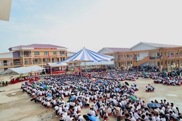 Hơn 963.000 học sinh Nghệ An rộn ràng đi khai giảng năm học mới