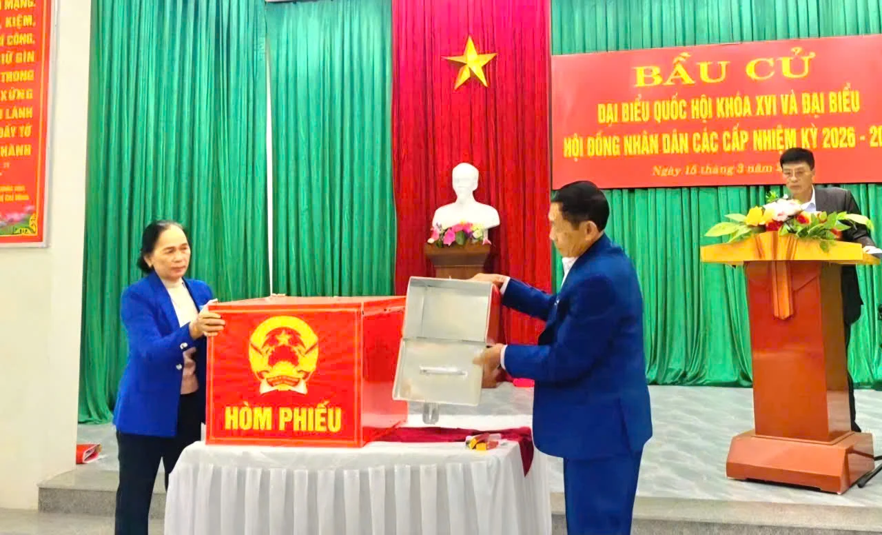 Nô nức “Ngày hội toàn dân” cử tri Nghệ An phấn khởi đi bầu cử