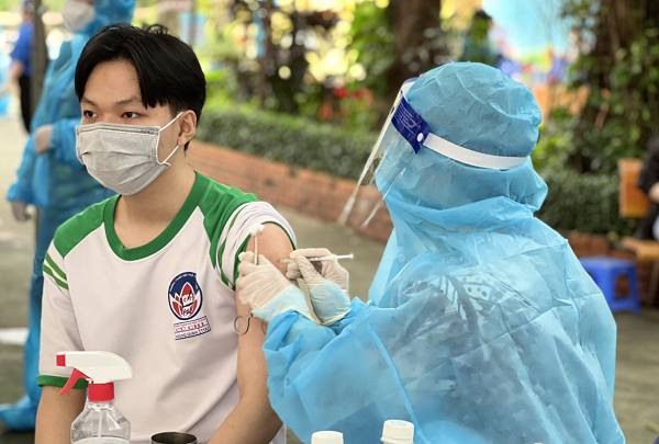 Gần 40.000 trẻ em được tiêm vaccine ngừa Covid-19 trong 2 ngày
