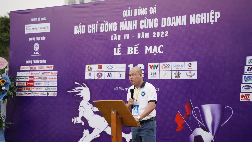 Nhà báo Nguyễn Nam Thắng, Tổng Biên tập Tạp chí Doanh nghiệp và Thương hiệu nông thôn, Trưởng Ban Tổ chức phát biểu tại Lễ bế mạc.