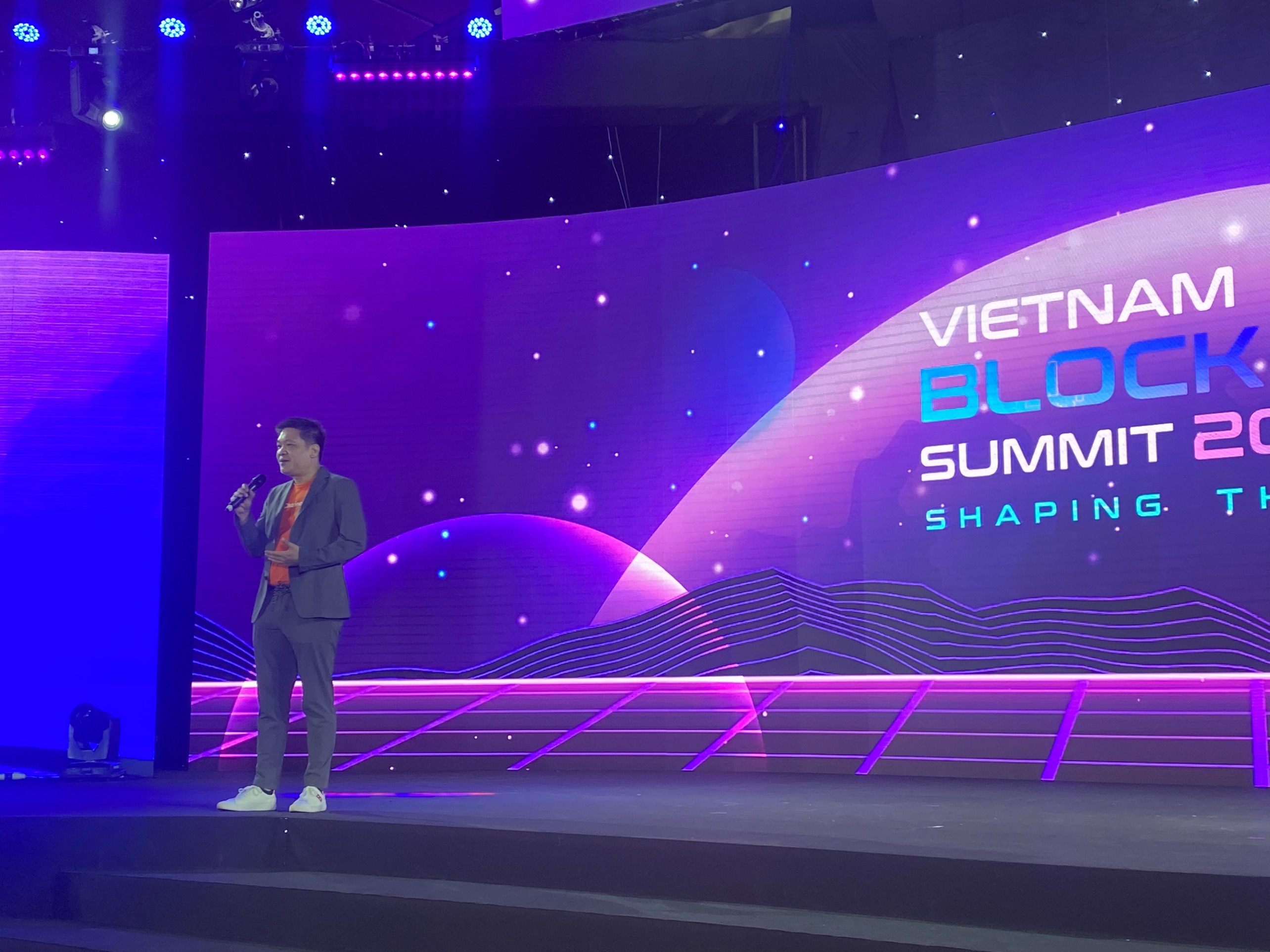 Ông Benard Lim phát biểu về sự hợp tác với VBA tại sự kiện.