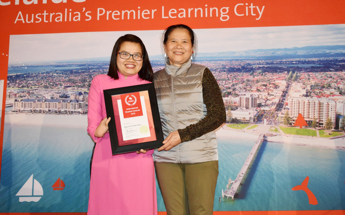 Cô gái khuyết tật chinh phục học bổng Úc, tự tin làm việc vì cộng đồng